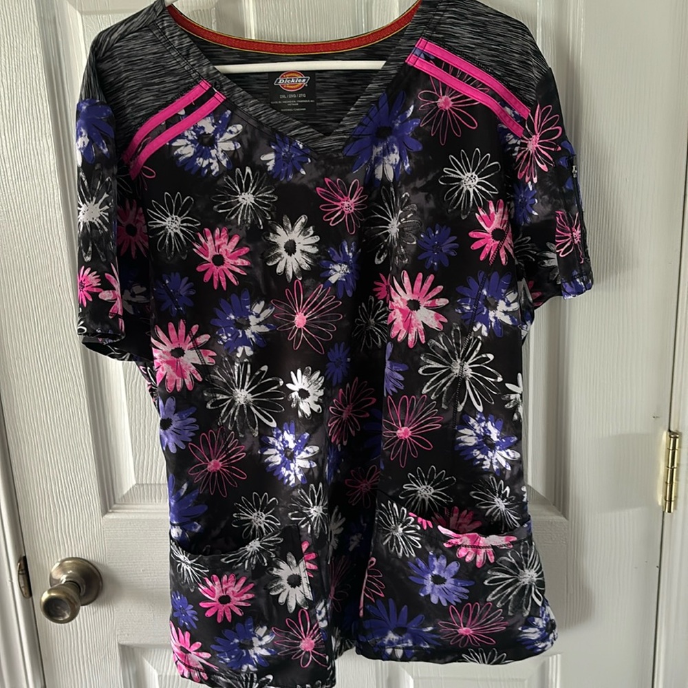 Women’s scrub top